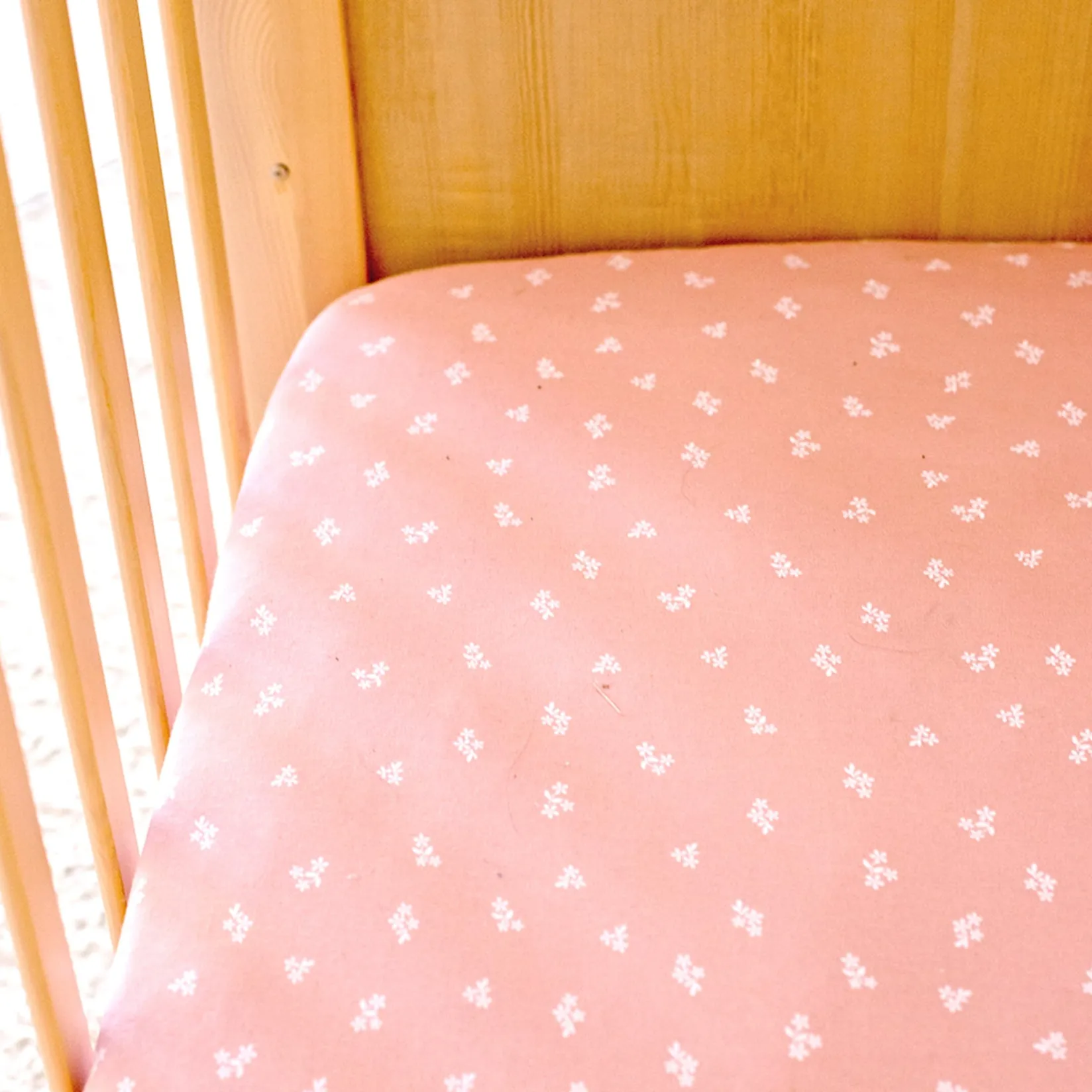 Sheets|Bedding>Living Textiles Crib Fitted Sheet - Dusty Rose