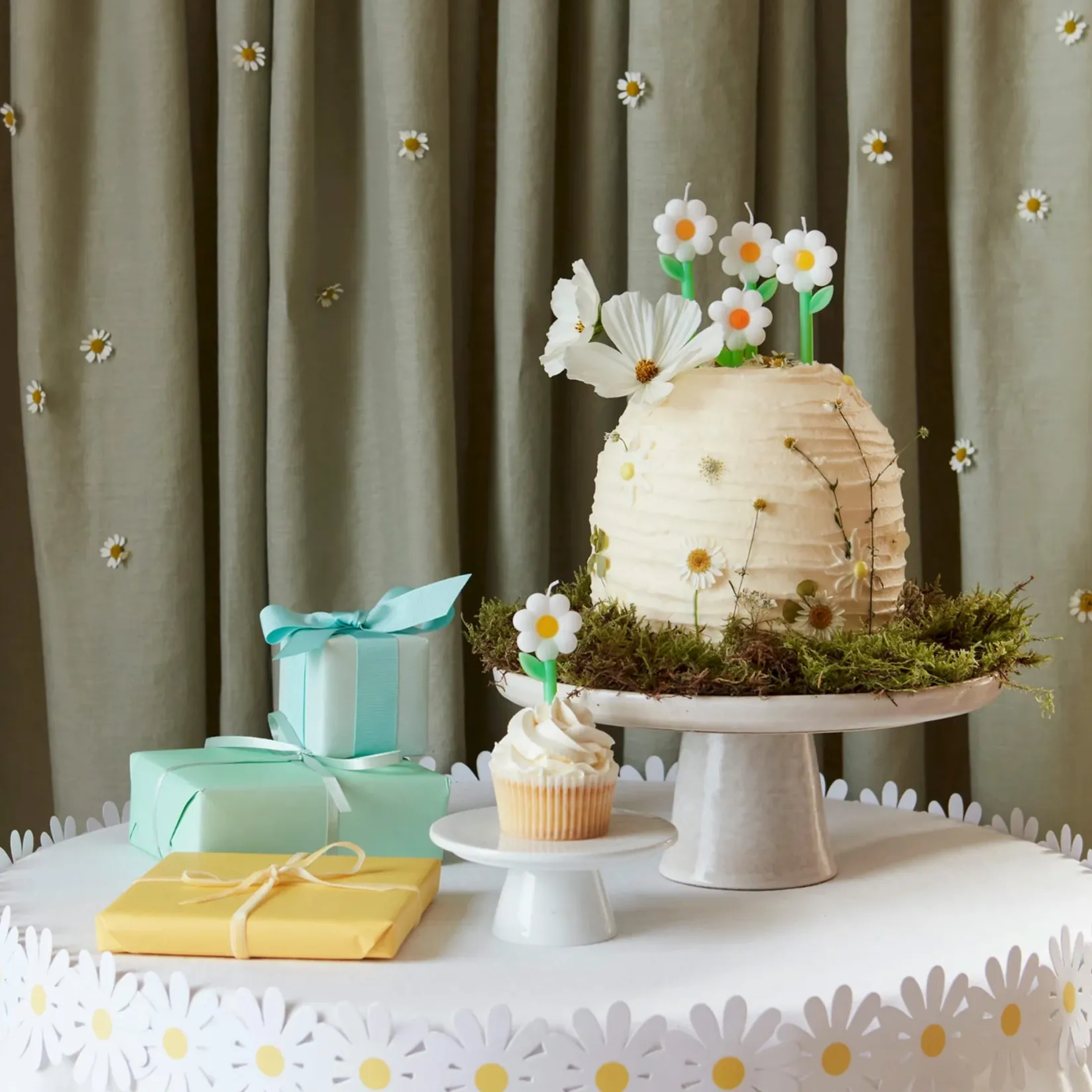 Party Supplies>Meri Meri Daisy Candles