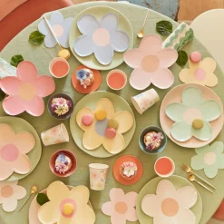 Outlet Daisy Shaped Napkins (16) Party Supplies