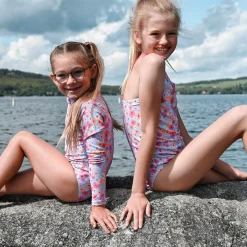 Swimsuits><noscript><img width=