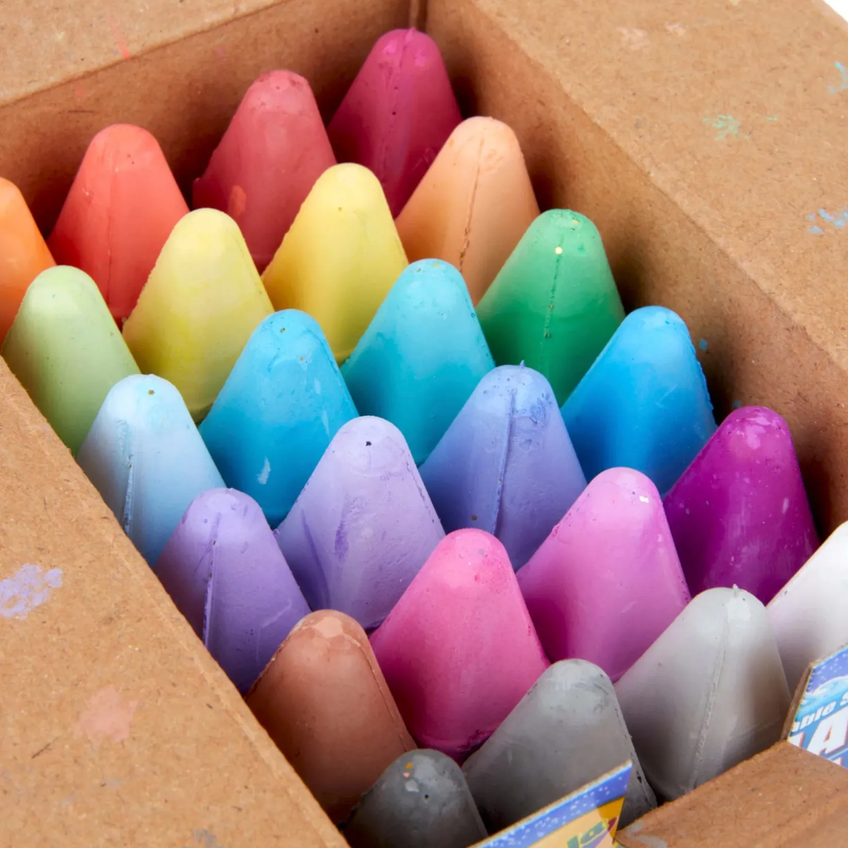 Diy & Activities>Crayola Glitter Chalk (24)
