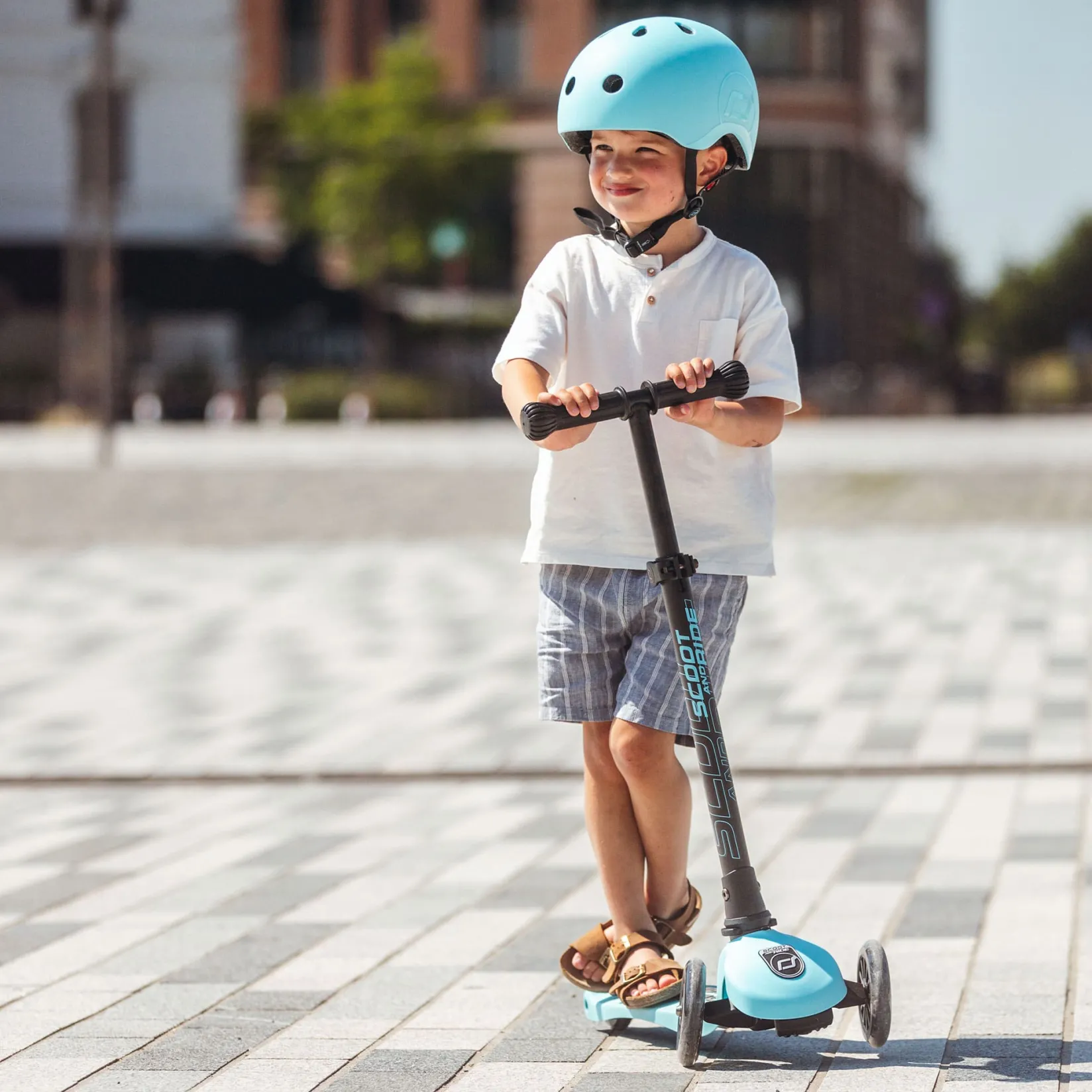 Bikes And Accessories|Bikes & Scooters>Scoot and Ride Highwaykick 3 Led Scooter - Blueberry