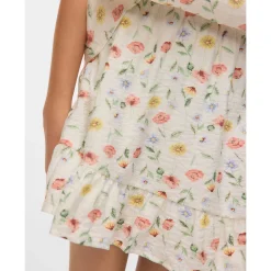 Skirts><noscript><img width=