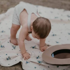 Throws|Blankets><noscript><img width=