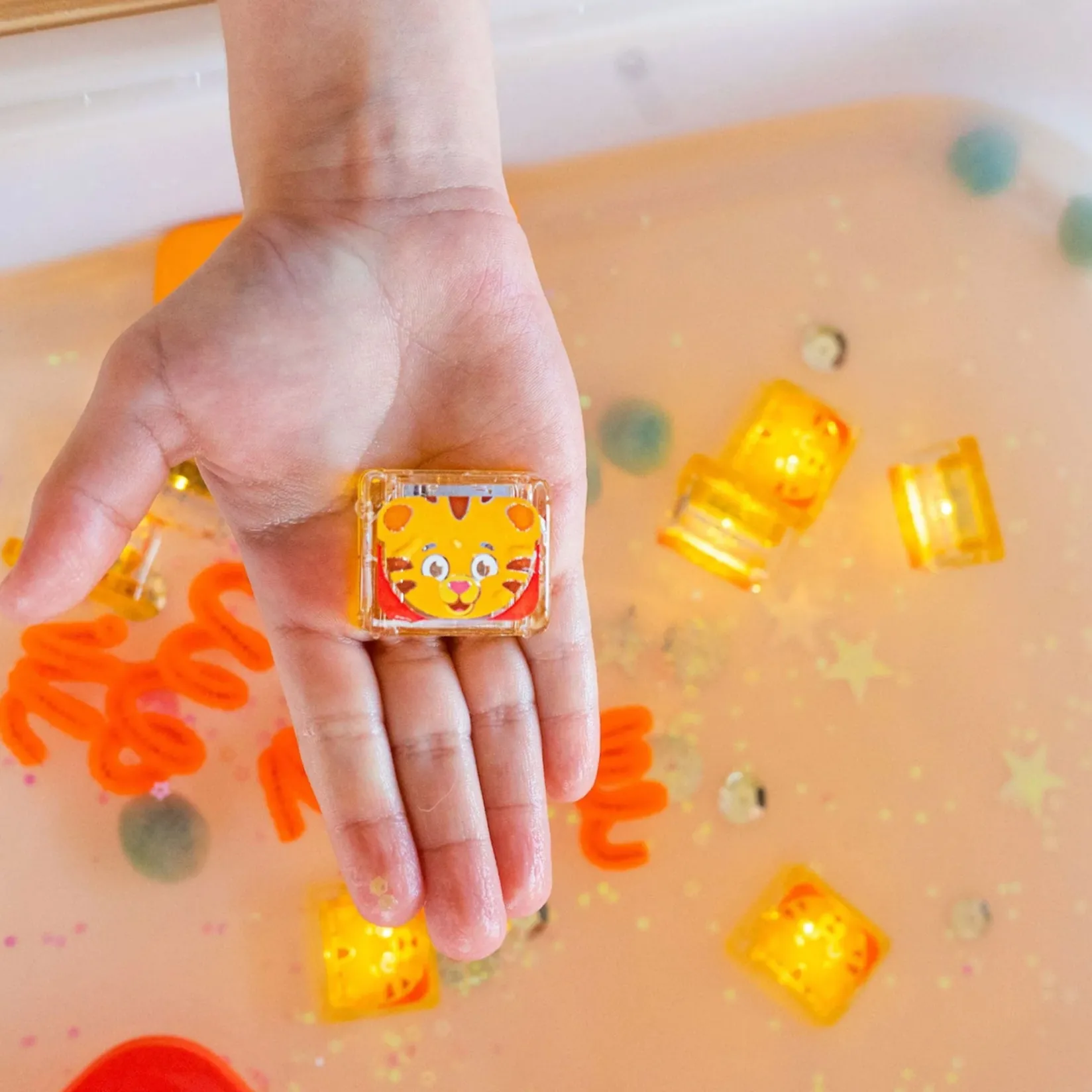 Hot Light-Up Cubes for Bath - Daniel Tiger Bath Toys|Bath Accessories