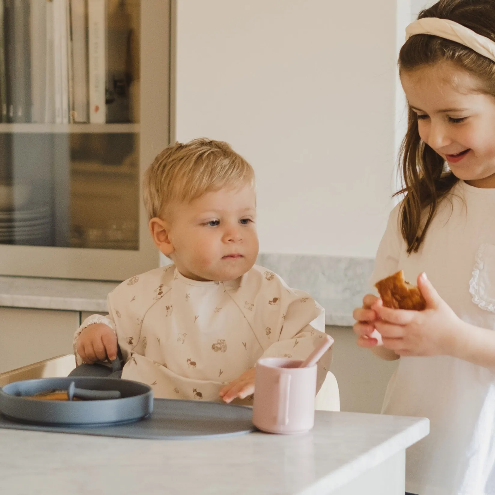 Bibs|Breastfeeding>Micasso Long-sleeved Bib with integrated pocket 6-24m - Farm