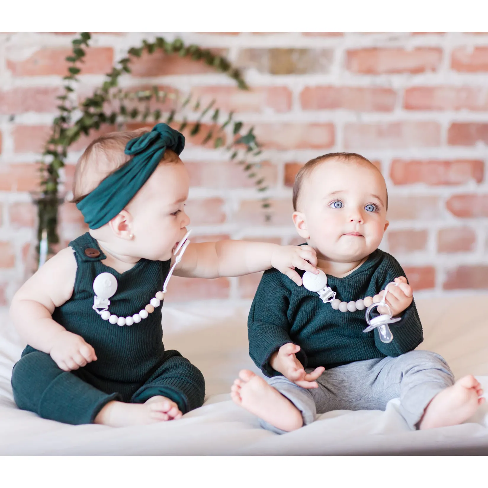 Pacifiers & Clips|Pacifiers & Clips>Bulle Maxi Wood Pacifier Clip - Pearl