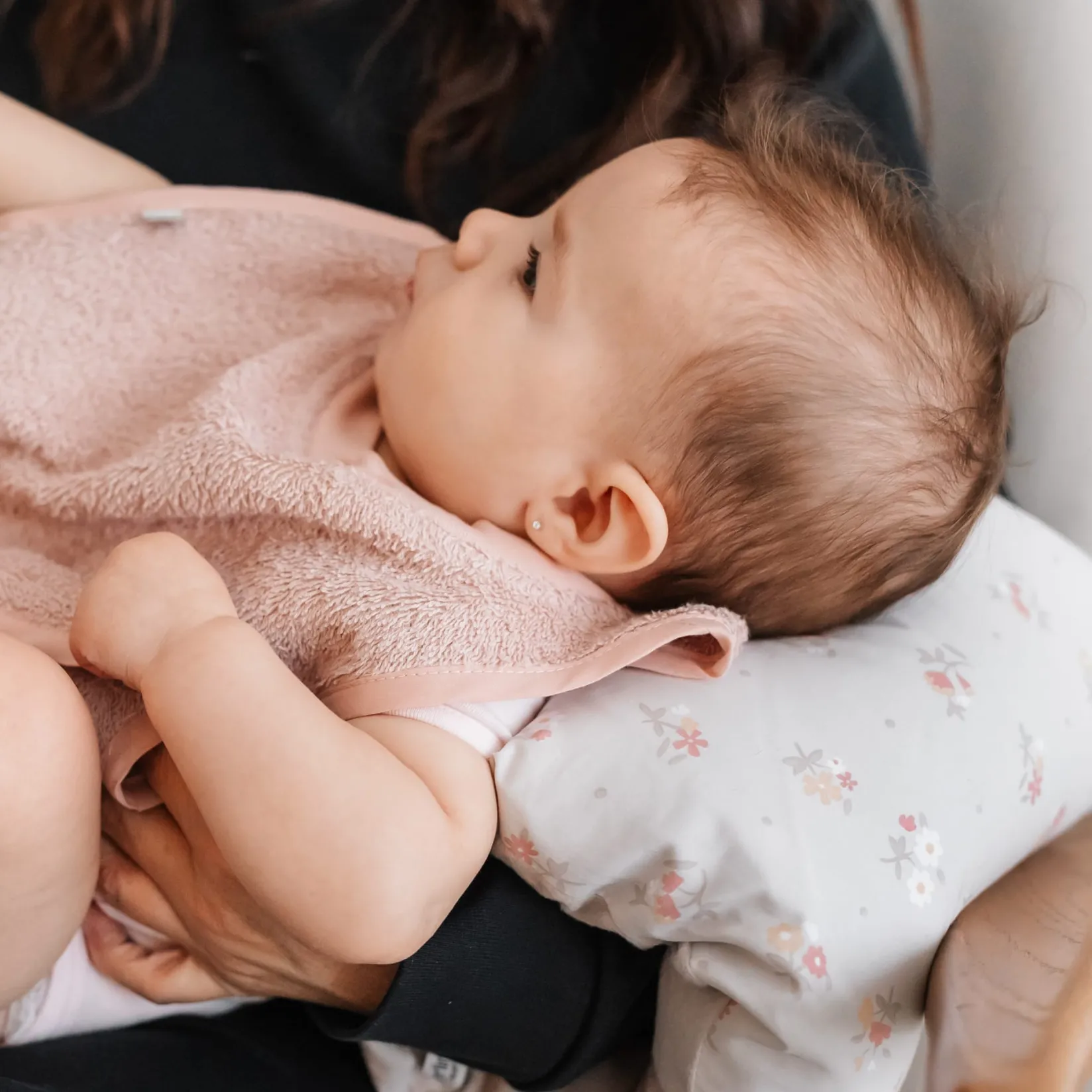 Cushions & Pillows|Breastfeeding>Perlimpinpin Nursing Sleeve - Flowers