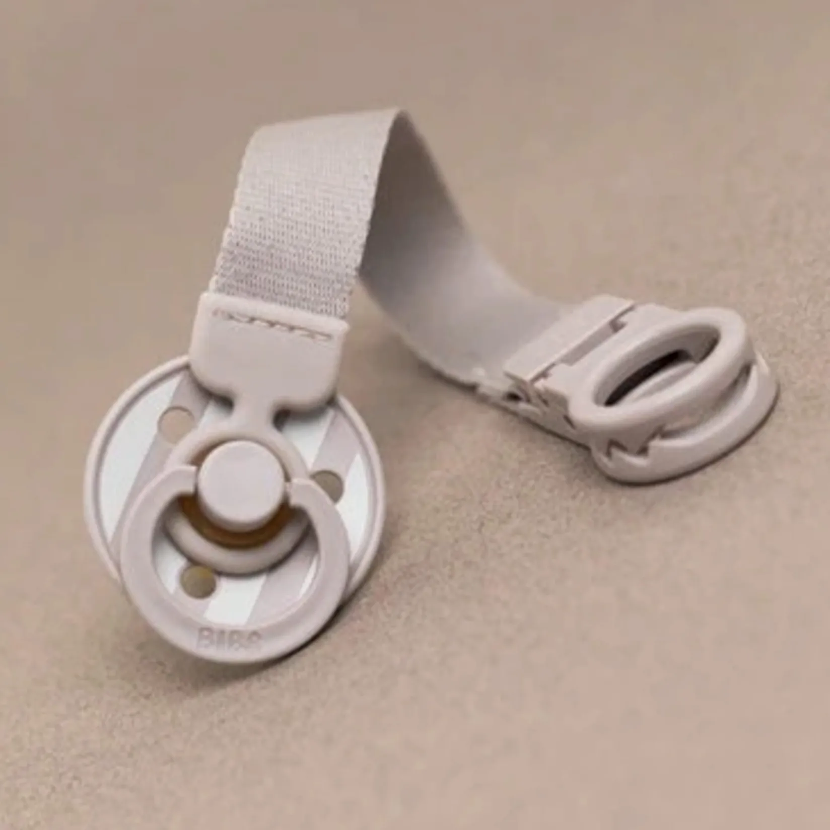 Pacifiers & Clips|Pacifiers & Clips>Bibs Pacifier Clip Loop - Oak Dark