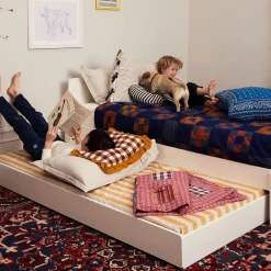 Twin, Full & Queen Beds><noscript><img width=