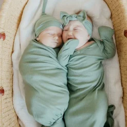 Blankets|Blankets><noscript><img width=