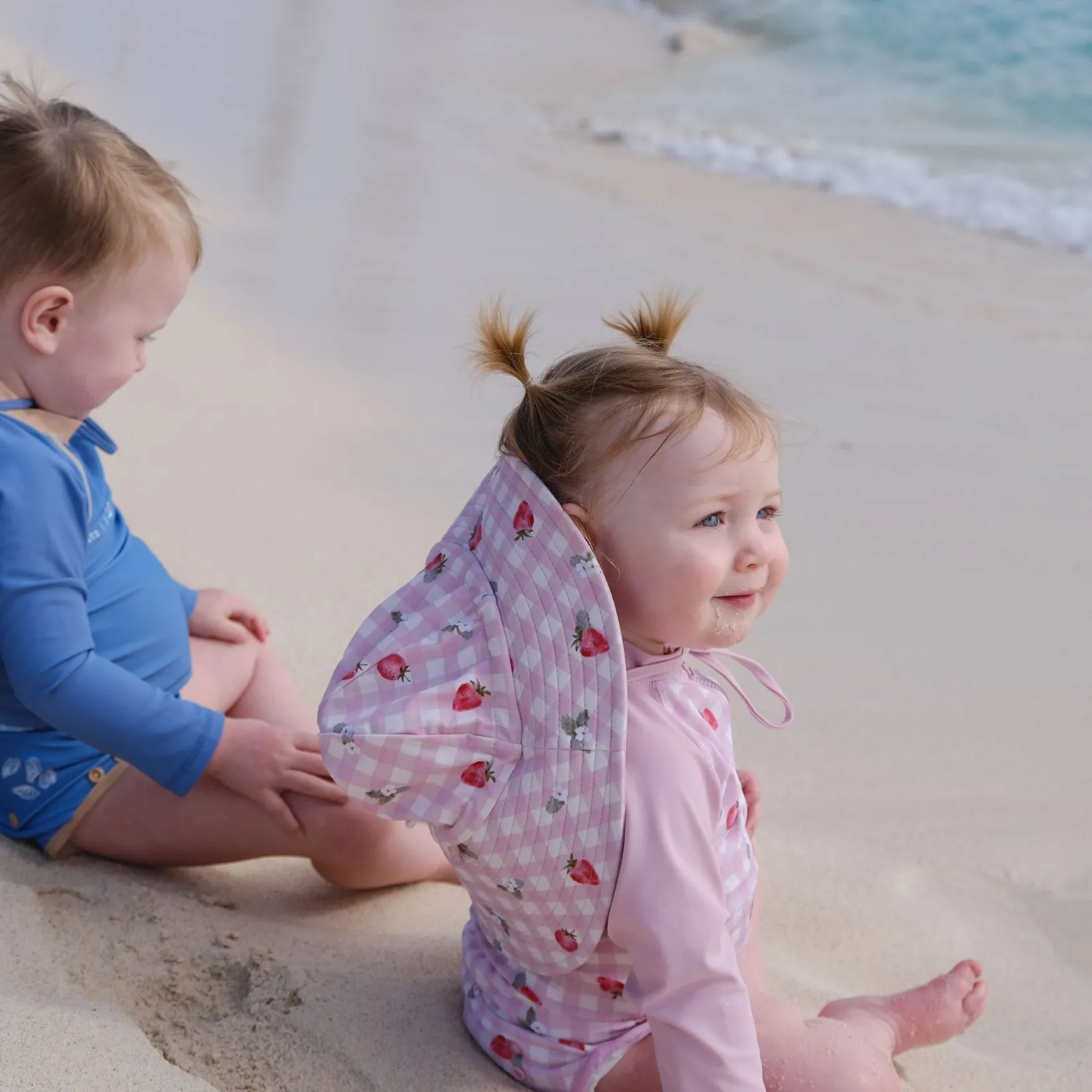 Hats & Caps>Calikids Strawberries Aop Uv Hat 3-5+ Lilac