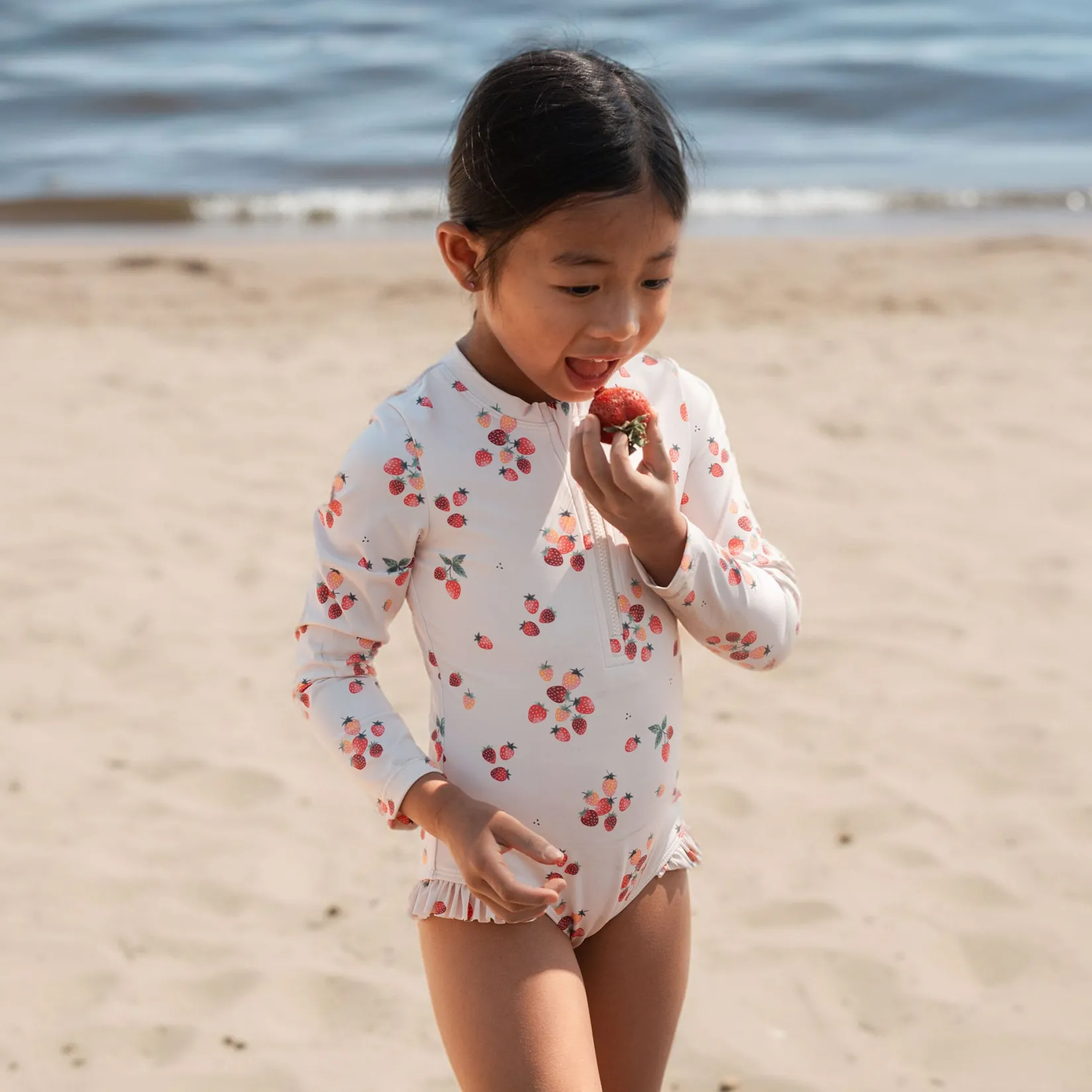 Outlet Strawberries Long Sleeve UV Swimsuit2-6y Kids Swimsuits