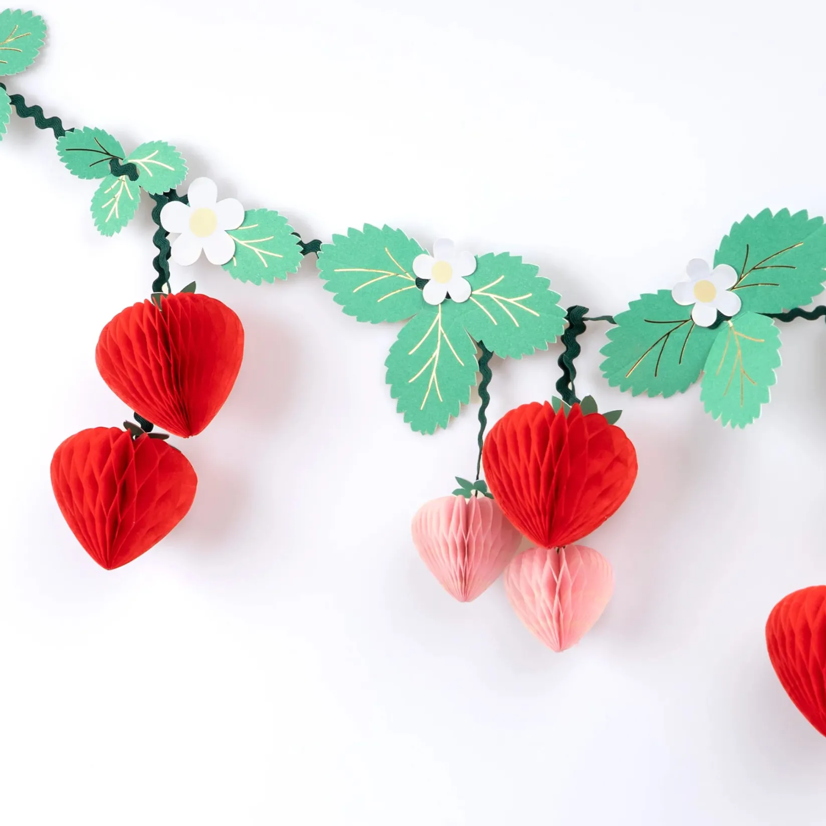 Party Supplies>Meri Meri Strawberry Garland