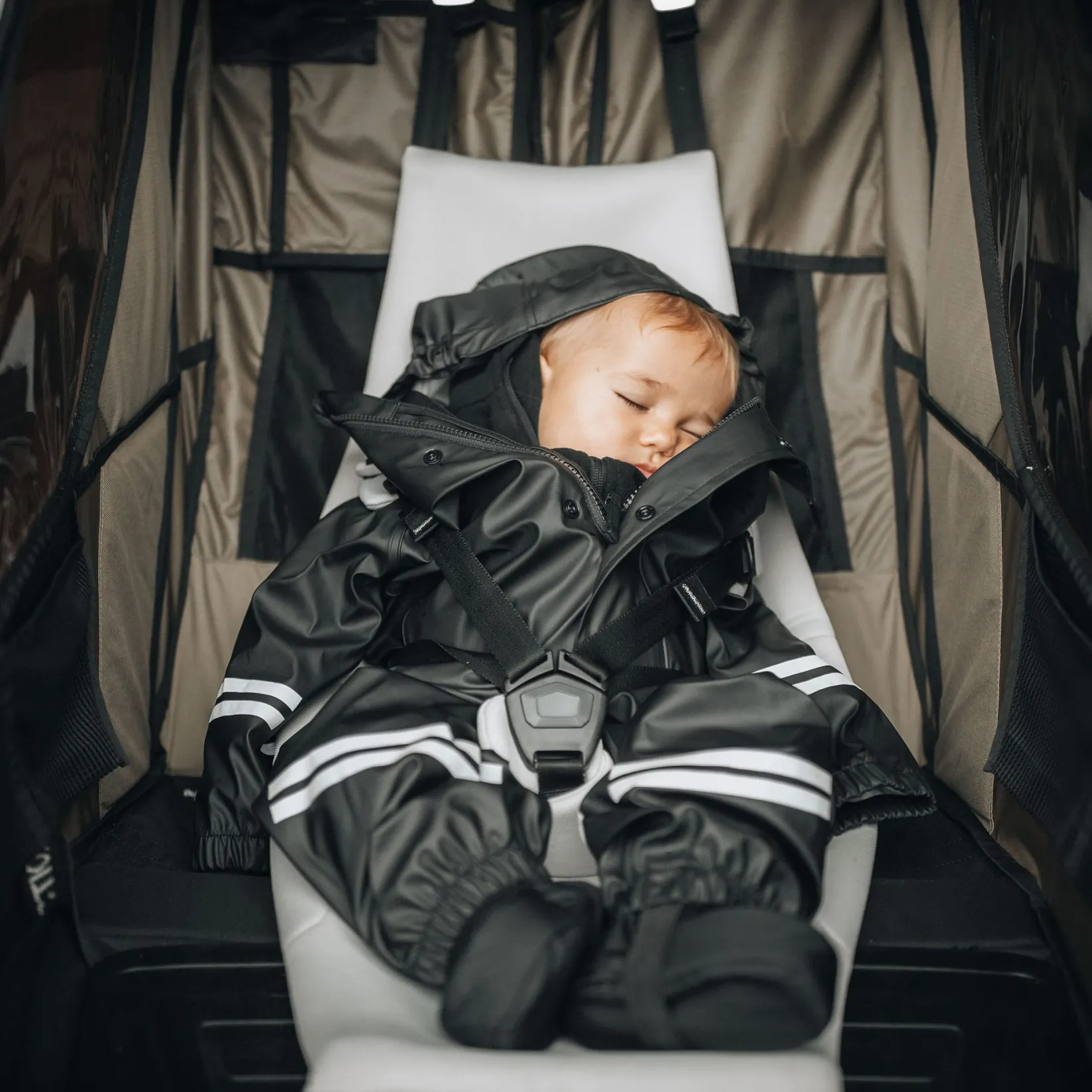 Strollers & Trailers>Thule Chariot 2.0 Baby Sling Gray