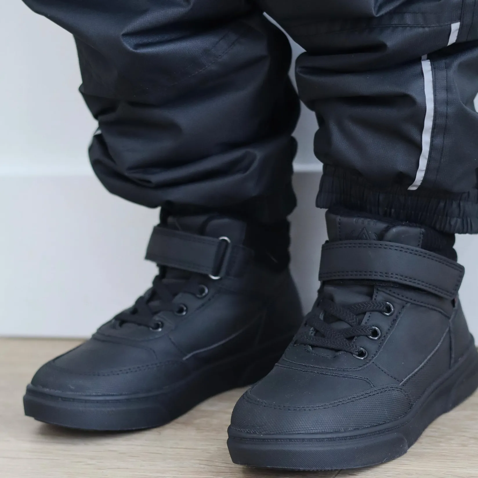 Discount Tom Boots 5-10 Mid-Season Boots